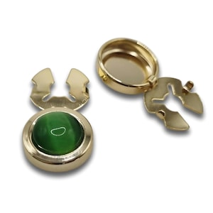 Gemelos con botón dorado: accesorio de camisa a presión con cabujón verde