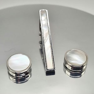シルバーマザーオブパールのカフスボタンとタイバーセット：ボタンカバーのクラシックなメンズジュエリー