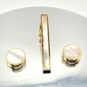 ゴールドマザーオブパールカフスボタンタイクリップセット：スナップオンボタンカバー