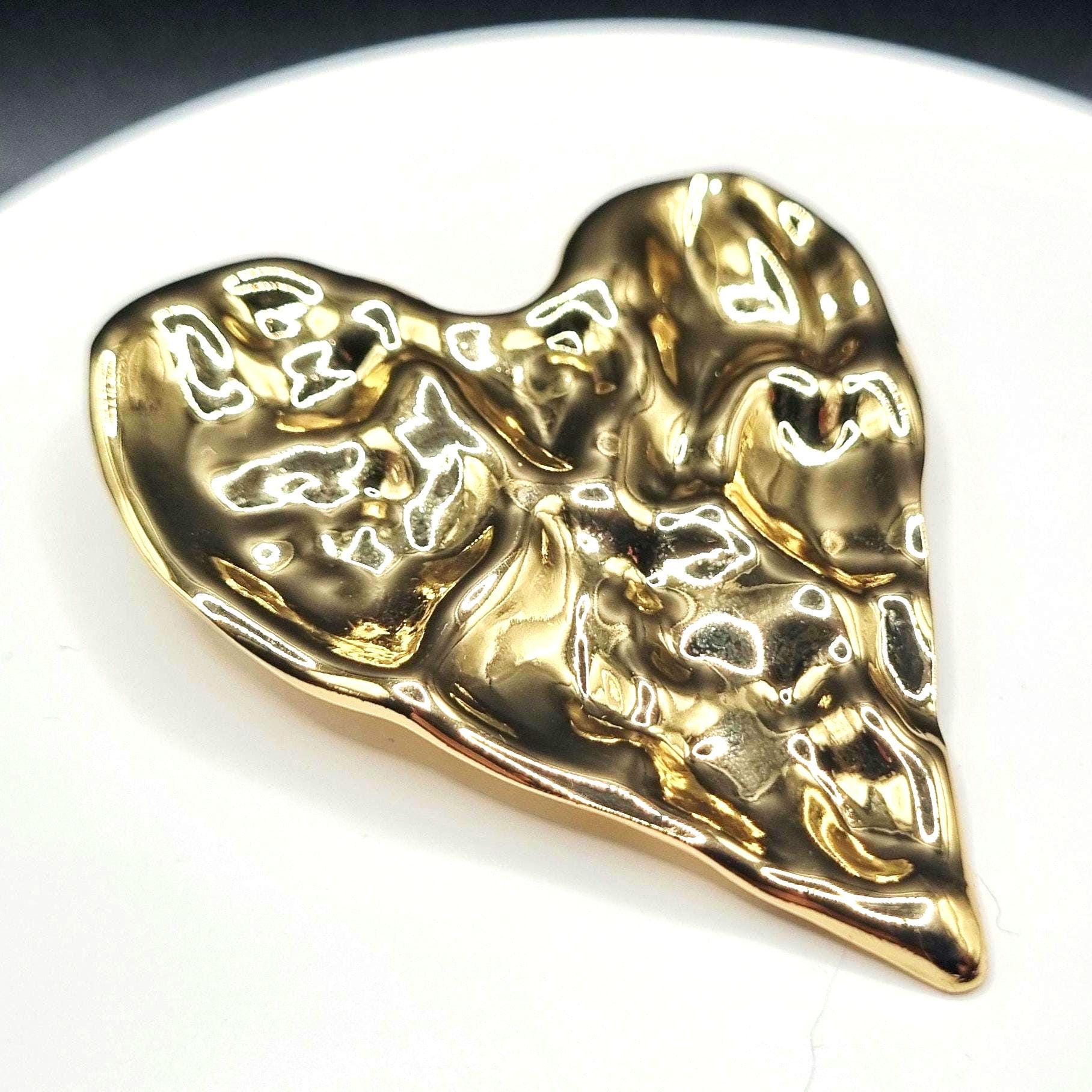 Broche Bijou En Forme De Cœur Dorée Avec Pierre Fantaisie - Occasion