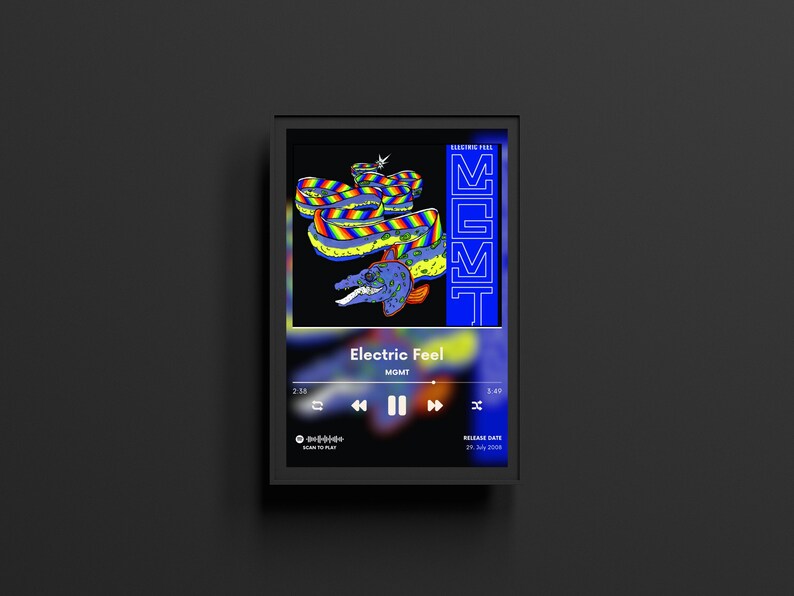 K&ouml;nnte beinhalten: Gerahmter Kunstdruck mit einer lebendigen Illustration einer bunten Schlange mit dem Text "Electric Feel" und dem Bandnamen "MGMT". Das Kunstwerk hat einen schwarzen Rahmen und ist vor einem dunkelgrauen Hintergrund platziert.