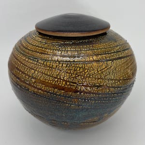 ceramic moon jar; pottery lidded jar, moon jar, ginger jar, lidded vessel, clay jar, decorative pottery, modern ceramic vessel, ceramics
