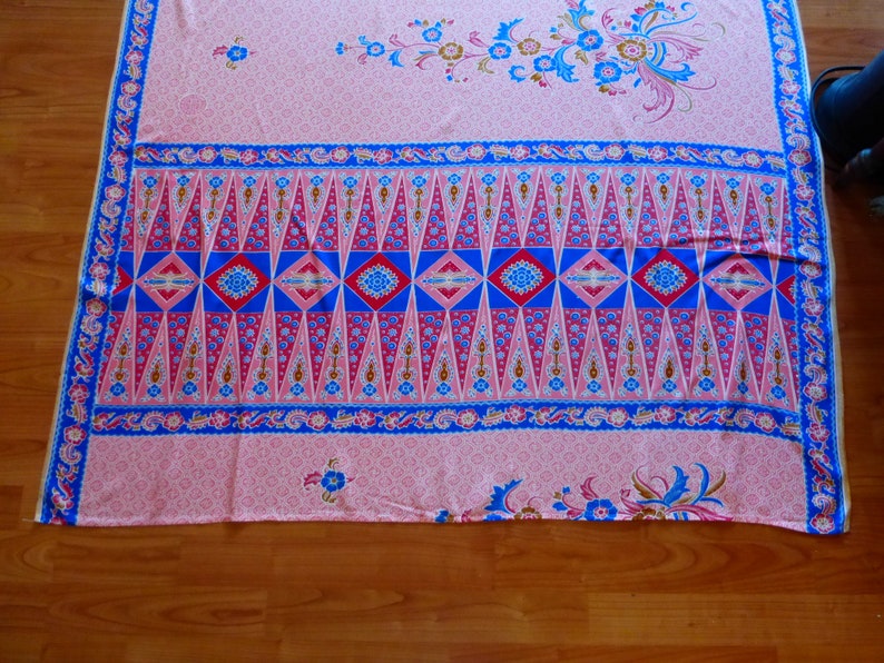 New PINK INDONESIAN SARONG 100/% Rayon 45 X 69 Perfect Condition