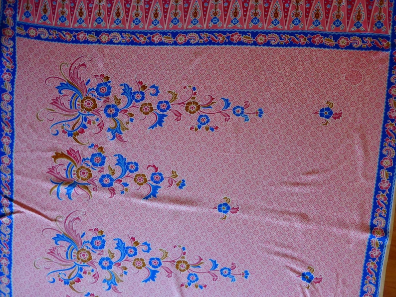 New PINK INDONESIAN SARONG 100/% Rayon 45 X 69 Perfect Condition