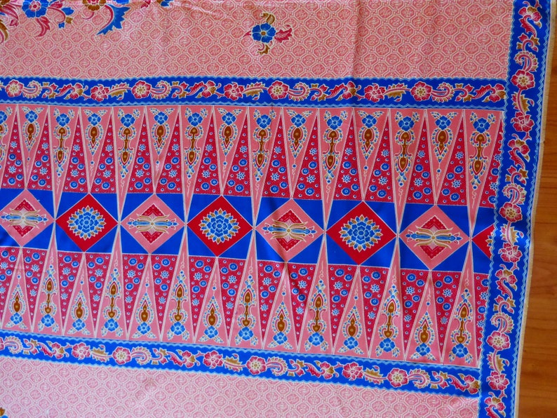 New PINK INDONESIAN SARONG 100/% Rayon 45 X 69 Perfect Condition