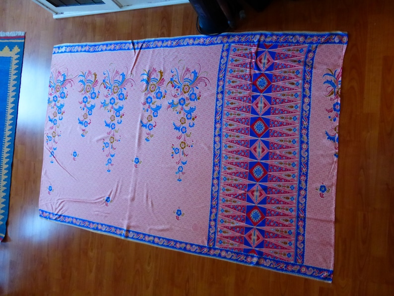 New PINK INDONESIAN SARONG 100/% Rayon 45 X 69 Perfect Condition