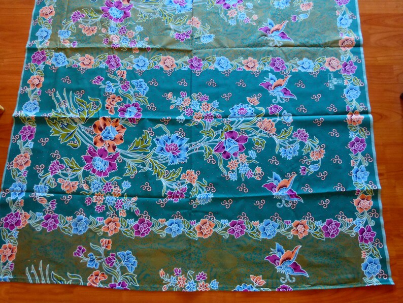 Perfect condition. Beautiful GREEN RATNA DEWI Indonesian Cotton Sarong 60 X 42