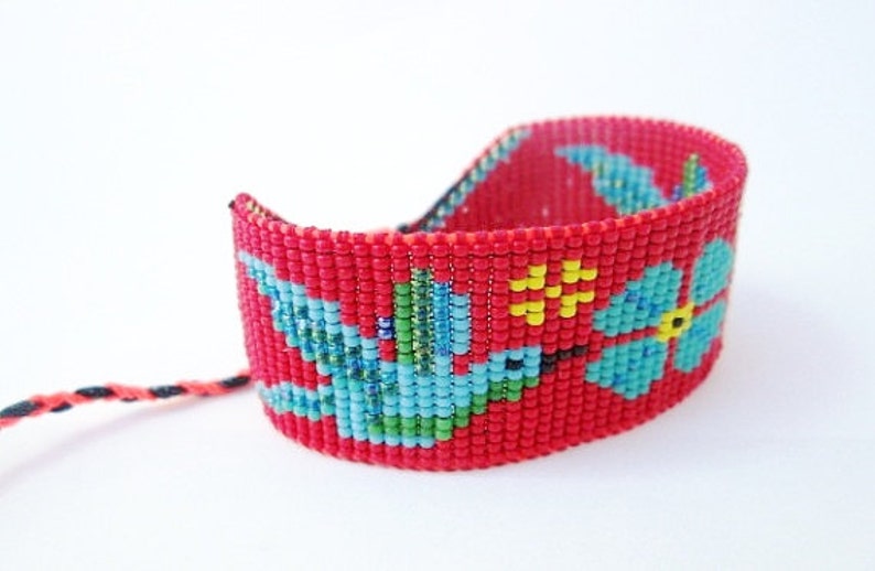 Red and Blue Beaded Hummingbirds and Flower Bracelet