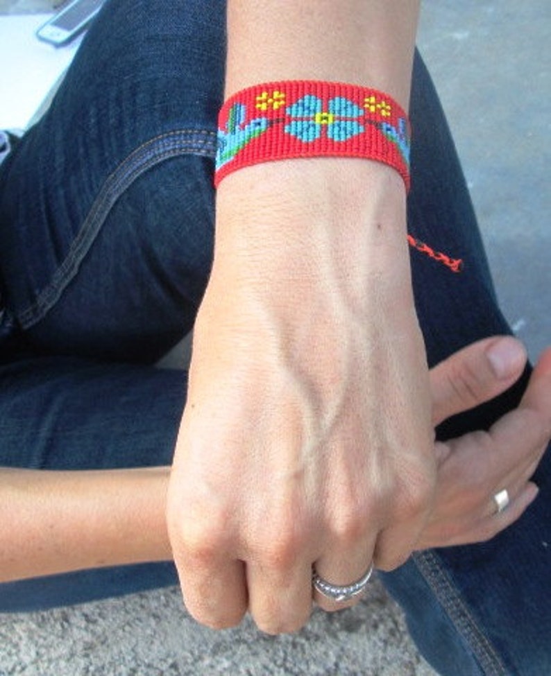 Red and Blue Beaded Hummingbirds and Flower Bracelet