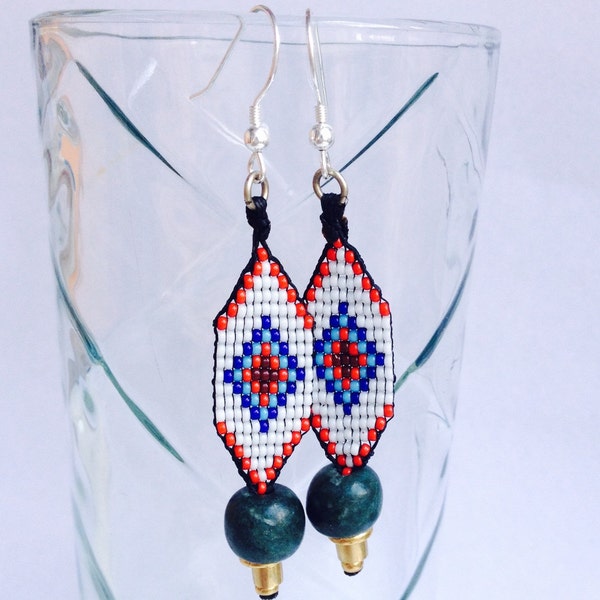 Huichol Inspiré, Perlé Ojo de Dios, Boucles d'oreilles Diamond Eye avec crochets d'argent