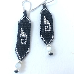 Boucles d’oreilles en perles Greca mexicaine noir et argent