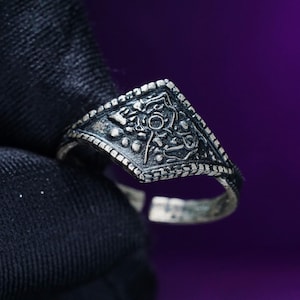 Fanmade  Favor and Protection Ring - Dark Souls Collection – Artisan Fantasy Inspired Souls Game Rings  – Premium 950 Silver Gamer Jewelry