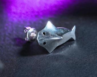 PREMIUM Va.l0.rant Ge.kk.o Wi.ng.m.an Earring, Sterling Silver Gaming Jewelry, Unique Gamer Stud, Video Game Accessory Gift