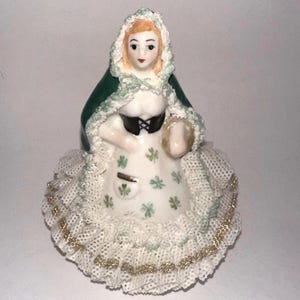 Figura de la Dama de encaje de Dresde irlandesa en verde, Colleen Bell