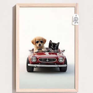 Kitten en puppy rijden in een cabriolet muurkunst afdrukbare, grappige roadtrip-scène voor huisdieren die de babykamer vrolijk maakt