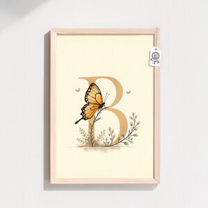 Una dulce mariposa ilustra la letra B en este imprimible del alfabeto infantil, diseñado para espacios infantiles y habitaciones tranquilas de bebés.