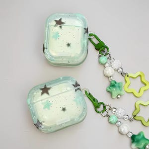 Etui na słuchawki Airpods Green Stars, etui na słuchawki Airpods z brelokiem, etui na słuchawki Airpods 1 2 3 i 4 | Etui ochronne na słuchawki Airpods - prezent dla niej
