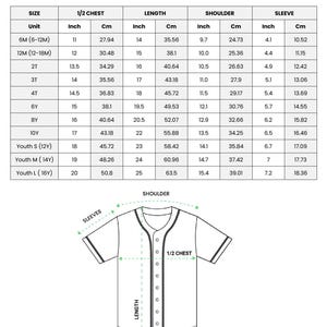 以下が含まれることがあります： 子供とユース向け野球ジャージの図。サイズチャート付き。胸囲、着丈、肩幅、袖丈のインチとセンチメートルでの測定値が含まれています。サイズは6ヶ月からユースLまで。