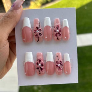 Unghie finte bianche con punta francese e fiori 3D / Elegante set da sposa / Disponibile forma personalizzata