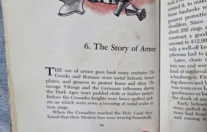 Puede incluir: P&aacute;gina de libro abierta con el t&iacute;tulo "6. La historia de la armadura" y texto que trata sobre la historia de la armadura, incluidos cascos, petos y cota de malla. La p&aacute;gina tiene ilustraciones de armaduras.