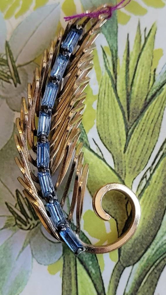 Unique Vintage Feather Brooch Gold 12K blue bagett