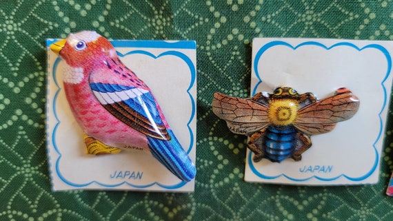 Fun 3 Birds Bee Tin Litho Pins Lot 3 bee brooch