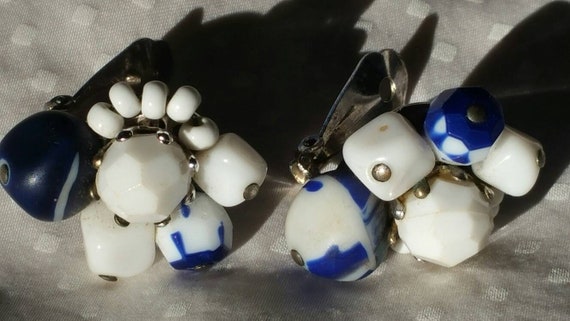 Hattie Carnegie Earrings blue white marbled mid c… - image 3