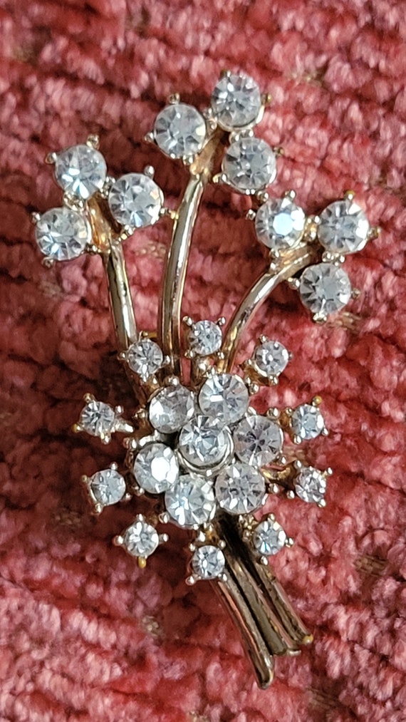 Vintage Coro Brooch silvertone clear rhinestones