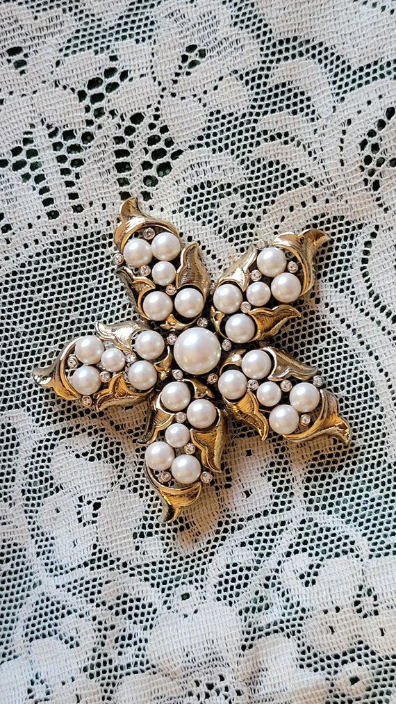 Large Star Monet Brooch vintage faux Pearl 2023110