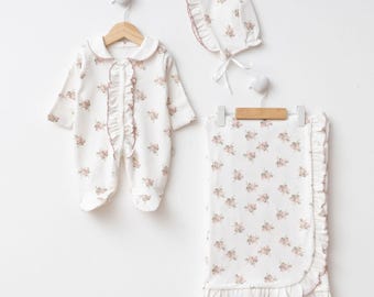 Vintage Floral Newborn Baby Girl Set – 3 Piece Cotton Romper, Bonnet & Blanket Set – Newborn Coming Home Outfit – Baby Shower Gift