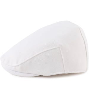 K&ouml;nnte beinhalten: Eine wei&szlig;e Flatcap aus strukturiertem Stoff. Die Kappe hat eine abgerundete Krone und einen kleinen, steifen Schirm. Die Kappe ist einfarbig wei&szlig; und scheint aus atmungsaktivem Material zu sein, das f&uuml;r warmes Wetter geeignet ist.