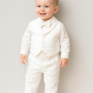 Traje de bebé niño color marfil: conjunto formal de 3 piezas con pajarita