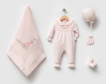 Knitted Baby Girl Coming Home Set – 5 Piece Floral Embroidered Outfit with Blanket