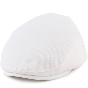 K&ouml;nnte beinhalten: Eine wei&szlig;e Flatcap aus strukturiertem Stoff. Die Kappe hat eine runde Krone und einen kleinen, steifen Schirm. Die Kappe ist einfarbig wei&szlig;, wahrscheinlich aus Baumwolle oder einem &auml;hnlichen Material, und ist ein klassischer Stil.