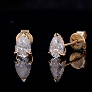 IGI Certified Pear Lab Diamond Stud Earrings: 0.50-5.00 TCW, Solitaire Wedding Studs