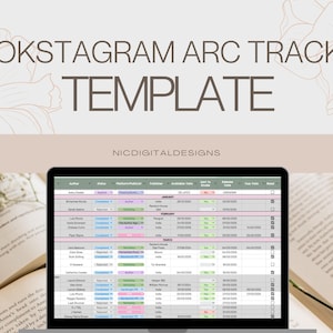 Könnte beinhalten: Ein Computerbildschirm zeigt eine Tabellenkalkulation mit einer Bookstagram ARC Tracker Vorlage. Die Tabellenkalkulation ist nach Monaten geordnet und enthält Spalten für Buchtitel, Autor, Verlag und weitere Details. Die Tabellenkalkulation befindet sich auf einem Schreibtisch mit einem Buch im Hintergrund.