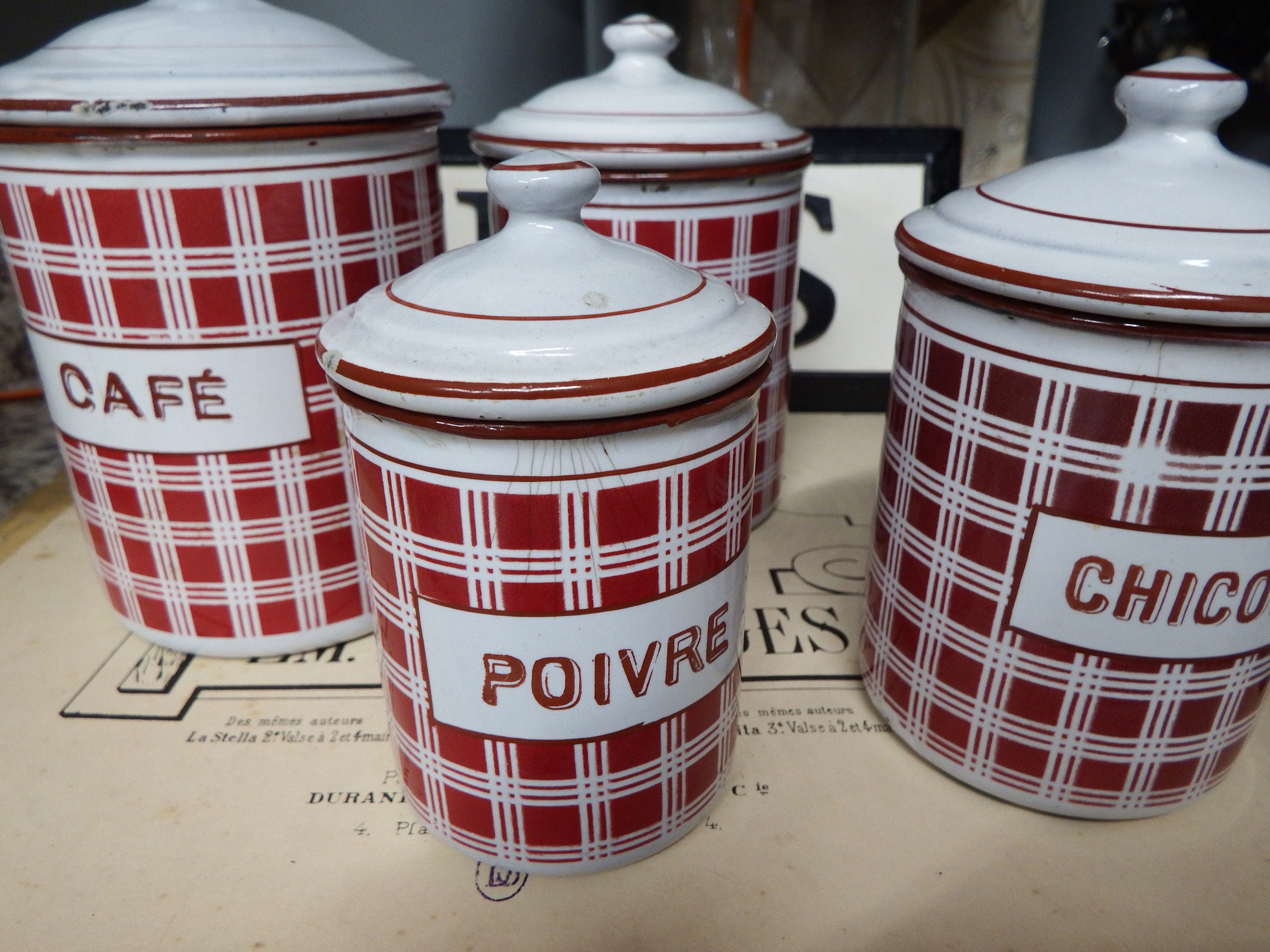 ペプシカーMAIDinFRANCE Vintage French Enamel Canister Set: Red Checkered Kitchen