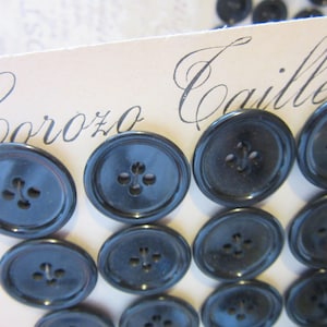 vintage Français Casein Buttons – c. 1930s / Carte complète remplie de 24 boutons traditionnels noirs Français fabriqués - Carte bouton Français authentique