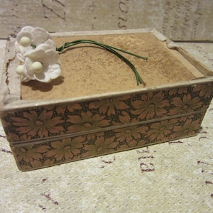 Viejas cajas de regalo de baratijas francesas vintage / cajas de papel rectangulares en miniatura / cajas de baratijas / hallazgo del mercado francés / cubierto de magnífico papel francés