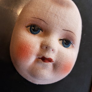 Met de hand beschilderd poppengezicht: zeldzaam Frans steampunk-verzamelaarsobject