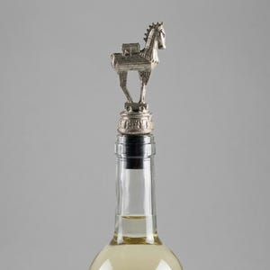 Rolha de vinho Cavalo de Troia, feita à mão em aço inoxidável, utensílio de bar inspirado na mitologia grega, presente executivo.