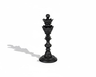 Op de afbeelding: Een zwarte, sierlijke kandelaar met een gedetailleerd bloemenontwerp. De kandelaar heeft een ronde basis, een lange, decoratieve steel en een top met meerdere niveaus. De totale hoogte is ongeveer 30 cm.