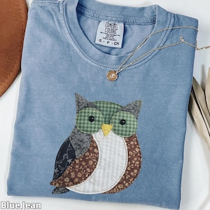 Koszula z imitacją sowy w patchworku, koszulka Dark Academia Comfort Colors, ptak w stylu folk art, grafika Forestcore, odzież Goblincore, prezent dla miłośnika natury