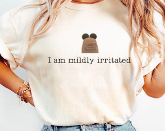 Camiseta "Estoy ligeramente irritado", Meme de Marcus el Gusano, Camiseta gráfica con meme de gusano adorable, Camiseta minimalista con cita de Marcus, Camiseta de Marcus sobre salud mental