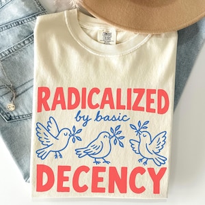 Camiseta Radicalizada por la Decencia Básica, Camiseta de Justicia Social, Camiseta de Protesta Política, Camiseta de Derechos Humanos, Camiseta de Activista, Camiseta de Resistencia Floral