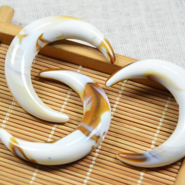 10 pcs/20 pcs large plastic moon charms, Tan marbled ivory crescent moon charms for Fashion jewelry 46x39mm