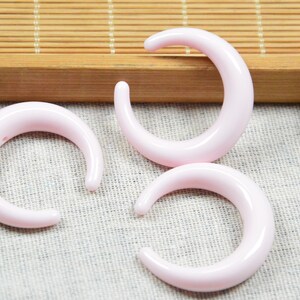 10 pcs/20 pcs Pink crescent moon charms, plastic moon pendant for DIY ceative crafts