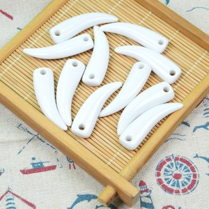 36pcs White plastic teeth charms, plastic animal fangs animal teeth, plastic horn charm 12x38mm