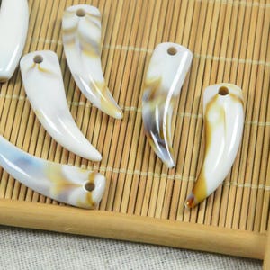 20 pcs brown marbled plastic wolf teeth pendant, animal teeth charms, plastic fangs tusk 12x38mm