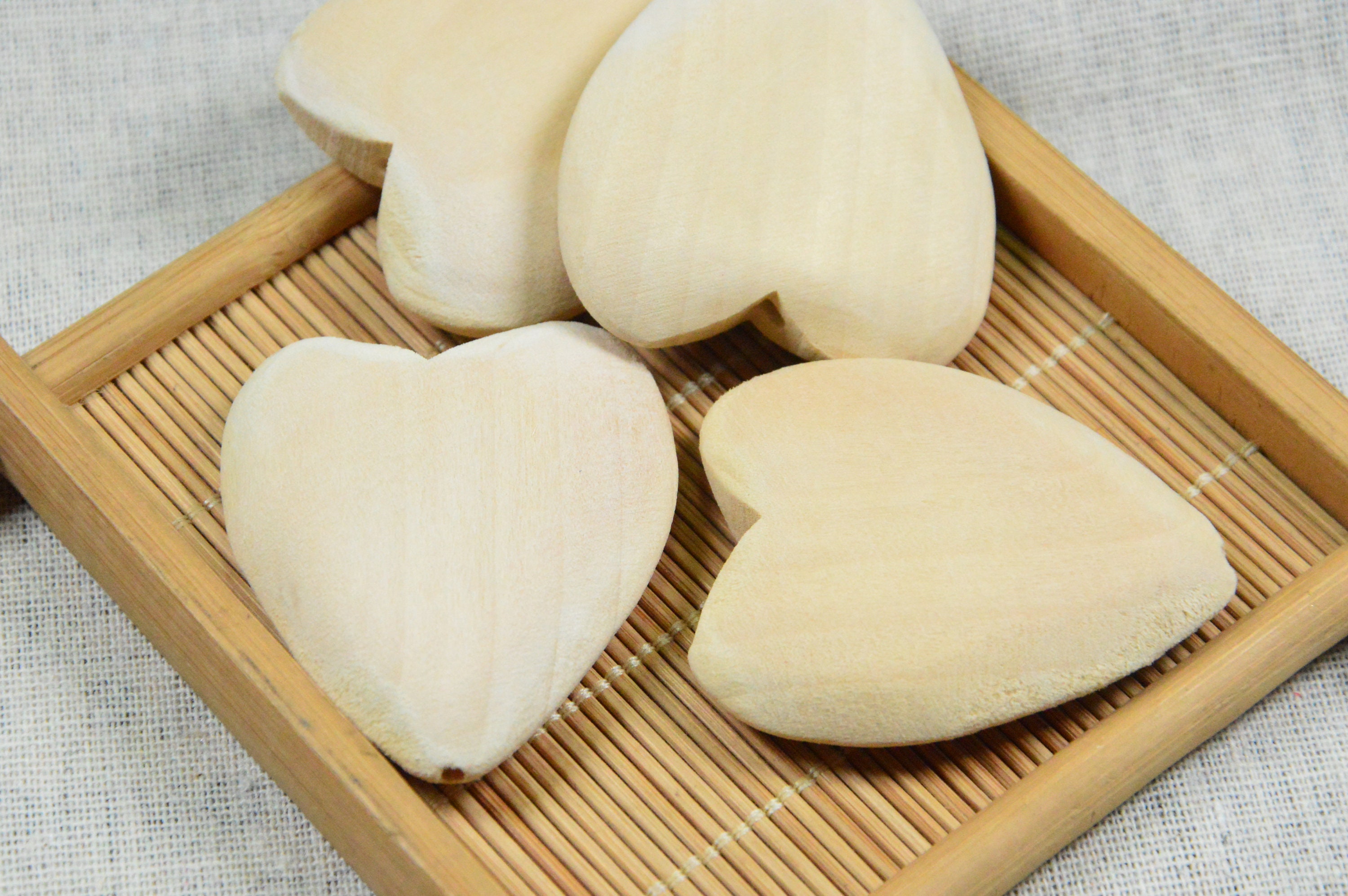 Welliestr 100Pack, 80mm/3inch Wooden Heart, Natural Unfinished Wood Heart Cutout Shape, Wood Hearts Birthday Party Supplies